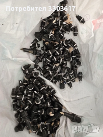 гнезда за предпазители