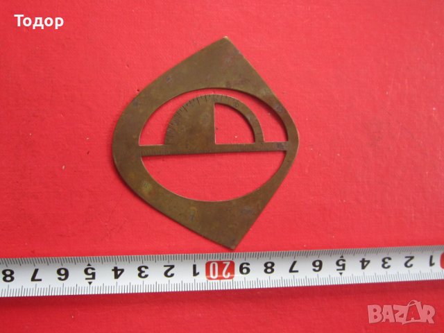 Старинен бронзов транспортир линия