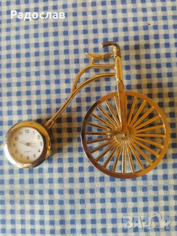 настолен часовник с формата на велосипед 