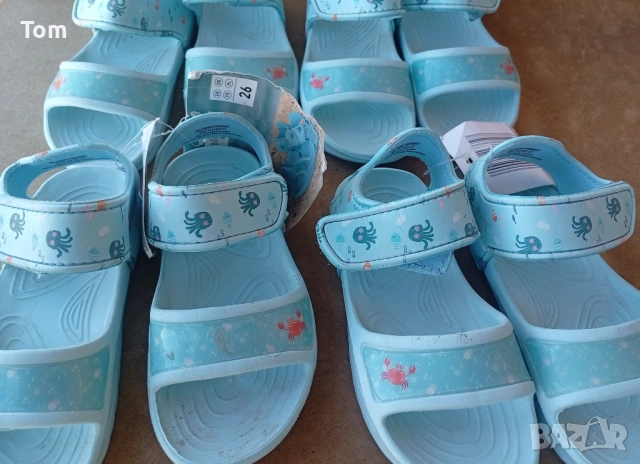 Чисто нови детски сандали №26