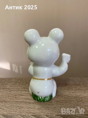 Порцеланова статуетка „Олимпийското мече – автомобилен спорт“ — Коростен, винтидж, снимка 2 - Антикварни и старинни предмети - 53238979