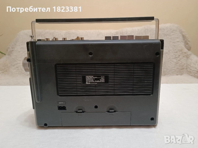 Касетофон Universum, снимка 8 - Радиокасетофони, транзистори - 52445895