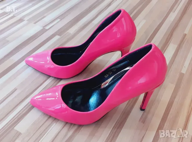 Продавам - Дамски лачени елегантни обувки - 35 номер, снимка 8 - Дамски обувки на ток - 47722056