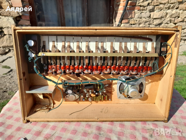 Стар синтезатор,електрическо пиано Авлига, снимка 6 - Антикварни и старинни предмети - 36538399
