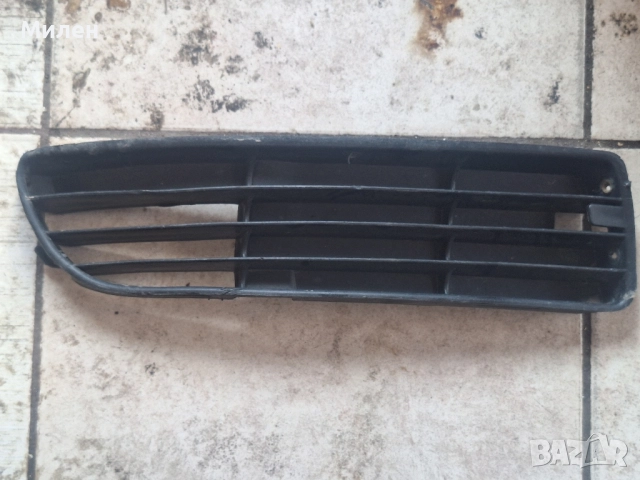Audi A4 B5 1994-1998 Година Дясна Декоративна Решетка Във Предната Броня Ауди А4 