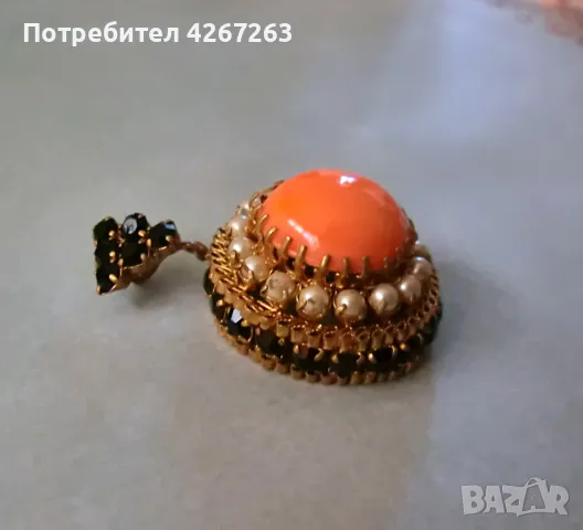 Разкошен старинен медальон с голям стъклен кабошон, перли и кристали, снимка 3 - Антикварни и старинни предмети - 49407281