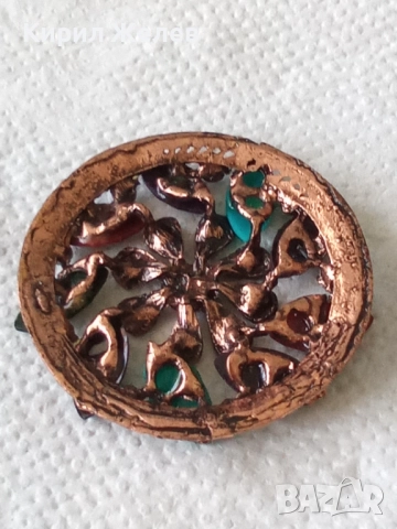 Брошка кръгла с кристали 14432, снимка 4 - Колиета, медальони, синджири - 52810676