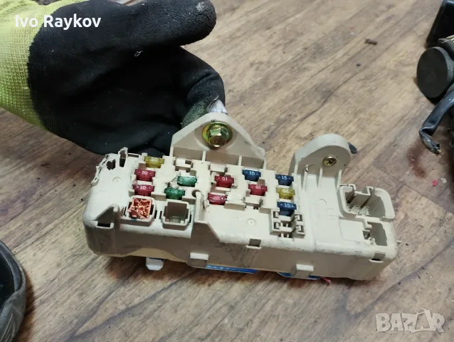 Бушониера , Mazda 323F , 8l101602 8l10-1602