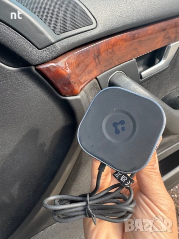 Spigen стойка(зарядно)за кола