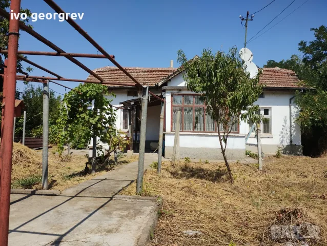 Продовам къща в село Попица