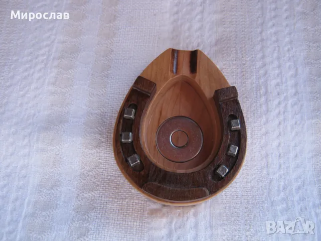 Малък дървен пепелник с дървена подкова и истински метални клинци., снимка 4 - Други - 48011941