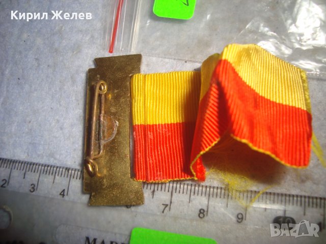 1979г. - НОСАЧ за СТАР НЕМСКИ КОЛЕКЦИОНЕРСКИ МЕДАЛ с ПОЗЛАТА и ЛЕНТИЧКА 70981, снимка 2 - Антикварни и старинни предмети - 37954913