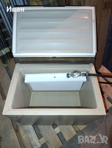 Хладилник Electrolux- тип ракла. На газ/12/230 волта.