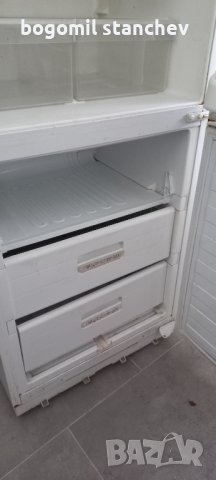 Хладилник с фризер 340 л 90л фризер и 250л хладилник, снимка 4 - Хладилници - 42131922