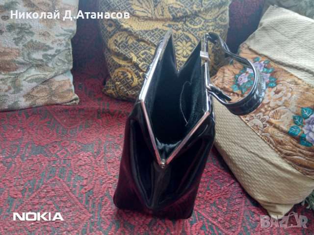 Продавам кожена дамска чанта (лакирана), снимка 11 - Чанти - 36377285