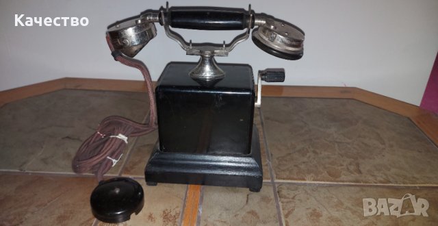 Старинен телефон с манивела, снимка 1 - Антикварни и старинни предмети - 34404435