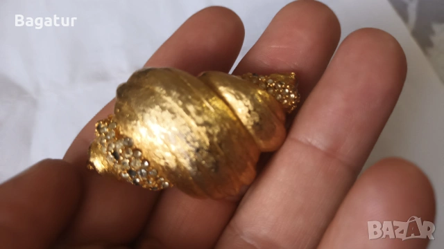 Винтидж стара брошка позлата,раковина,