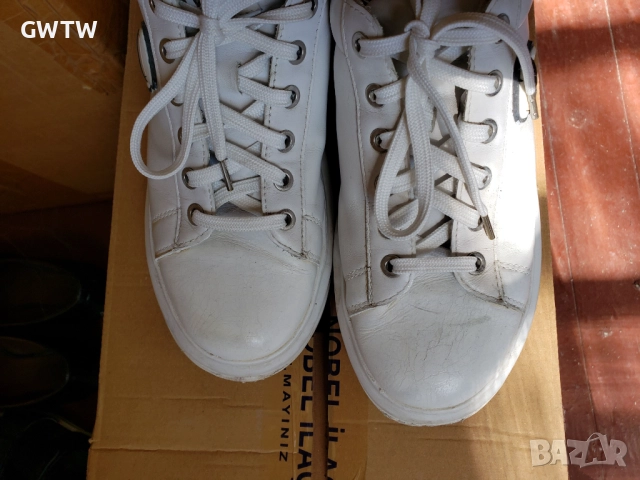 Karl LagKarl Lagerfeld бели кецове естествена кожаerfeld бели кецове, снимка 4 - Кецове - 51795360