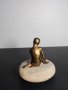 Прекрасна винтидж статуетка на Малката русалка върху камък. , снимка 3