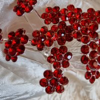 Луксозни фуркети цвете от червени кристали , снимка 2 - Аксесоари за коса - 38017070