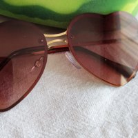 Слънчеви очила с калъф, снимка 1 - Слънчеви и диоптрични очила - 40193452
