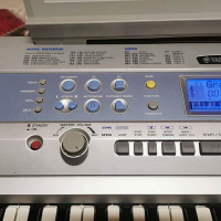 синтезатор клавир пиано YAMAHA DGX-200 с 6 октави и динамична клавиатура , снимка 7 - Синтезатори - 44673792