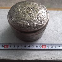 Стара кръгла метална кутия, снимка 6 - Антикварни и старинни предмети - 36633788
