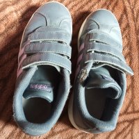 Маратонки Adidas , снимка 2 - Детски маратонки - 44474285