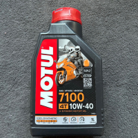 Масло за мотоциклет Motul, снимка 1 - Аксесоари и консумативи - 44932465