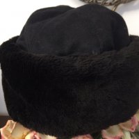 Дамска шапка, снимка 1 - Шапки - 31618804
