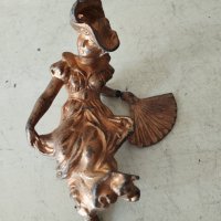 Метална статуетка, снимка 1 - Антикварни и старинни предмети - 42416282
