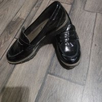 Продавам дамски черни лачени обувки , снимка 5 - Дамски ежедневни обувки - 39073458