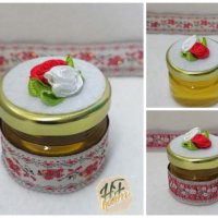 Бурканчета с мед, етно мотиви на червен фон, снимка 1 - Пчелни продукти - 37500395
