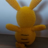 Плетено жълто зайче за украса на кола или стая, снимка 3 - Статуетки - 39128028
