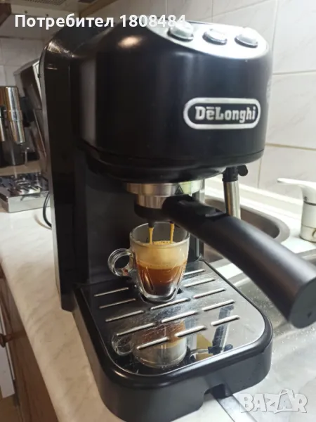Кафемашина Делонги с ръкохватка с крема диск, работи перфектно и прави страхотно кафе с каймак , снимка 1