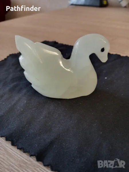 Красив лебед от естествен камък - мраморен оникс, снимка 1