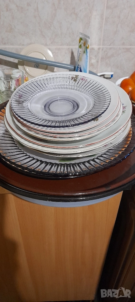 Емайлирани тави, чинии порцеланови и стъклени, снимка 1