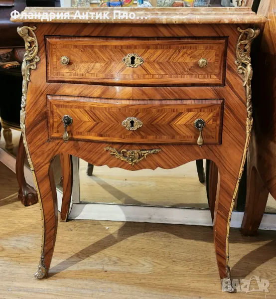Антично френско скринче с мраморен плот и инкрустирани орнаменти, снимка 1