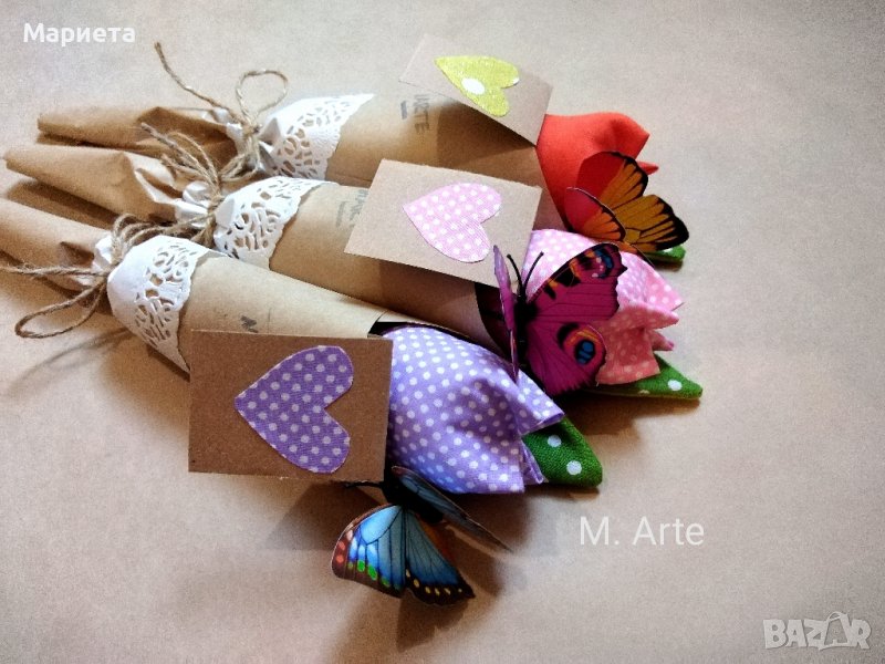 Текстилни лалета с пеперуда Ръчна Изработка Цветя от плат Декорация лалета от плат, снимка 1