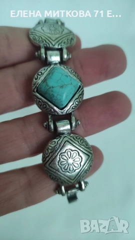 Стара масивна гривна от сребрист метал и тюркоаз, снимка 3 - Антикварни и старинни предмети - 51518321