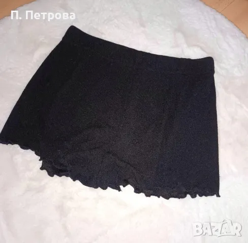черни къси панталонки с къдрички, снимка 2 - Къси панталони и бермуди - 37523879