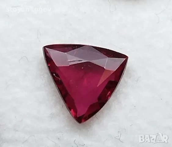 Ненагряван червен рубин с VS чистота - 0.71кт.! Сертифициран! Нов!, снимка 8 - Други - 47174449
