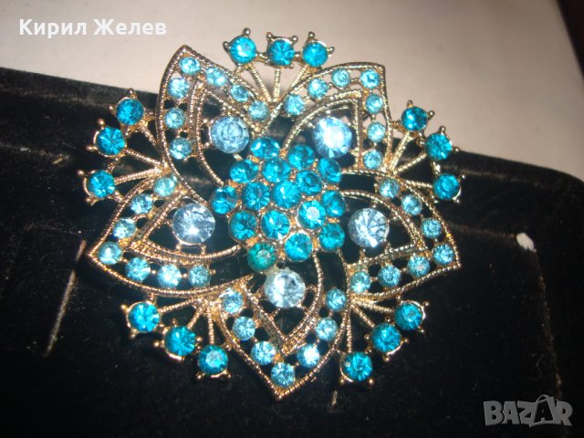 БРОШКА с ИНКРУСТИРАНИ СИНИ ФАСЕТИРАНИ КРИСТАЛИ МНОГО ЕФЕКТНА 16635, снимка 2 - Други - 31309602