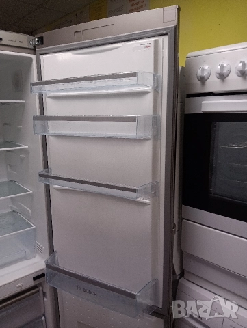 Иноксов комбиниран хладилник с фризер Бош Bosch Total No Frost с 2 години гаранция!, снимка 2 - Хладилници - 52579986