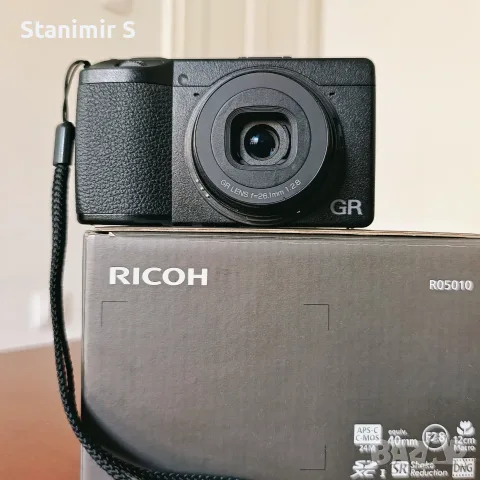 Ricoh GR IIIx с оригинална батерия, зарядно и SD карта, снимка 3 - Батерии, зарядни - 55791797