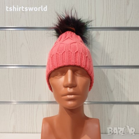 Нова зимна дамска шапка в цвят корал с шарен помпон/пух, снимка 8 - Шапки - 35479338