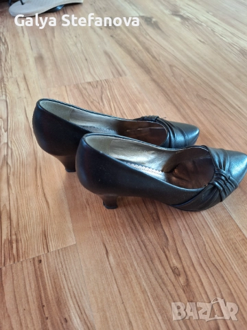 Продава обувки, снимка 7 - Дамски обувки на ток - 52087563