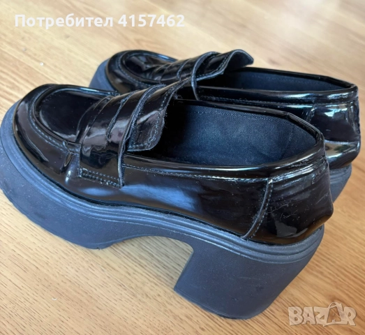 Почти нови и удобни обувки