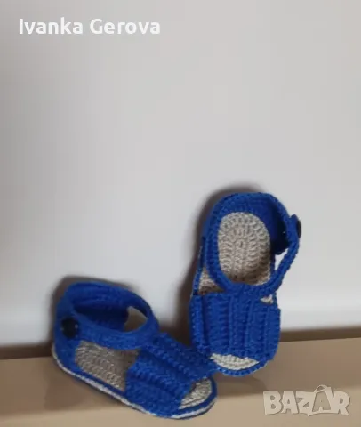 Ръчно плетени сандали за новородено