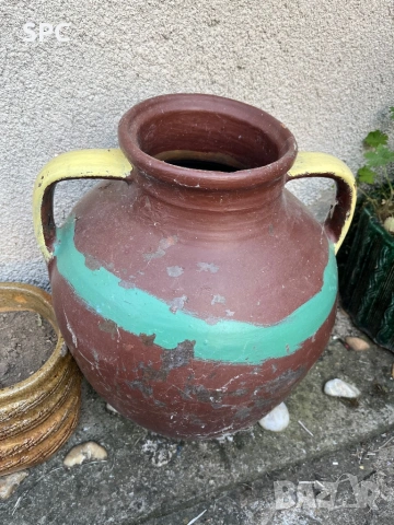 Големи глинени стомни 